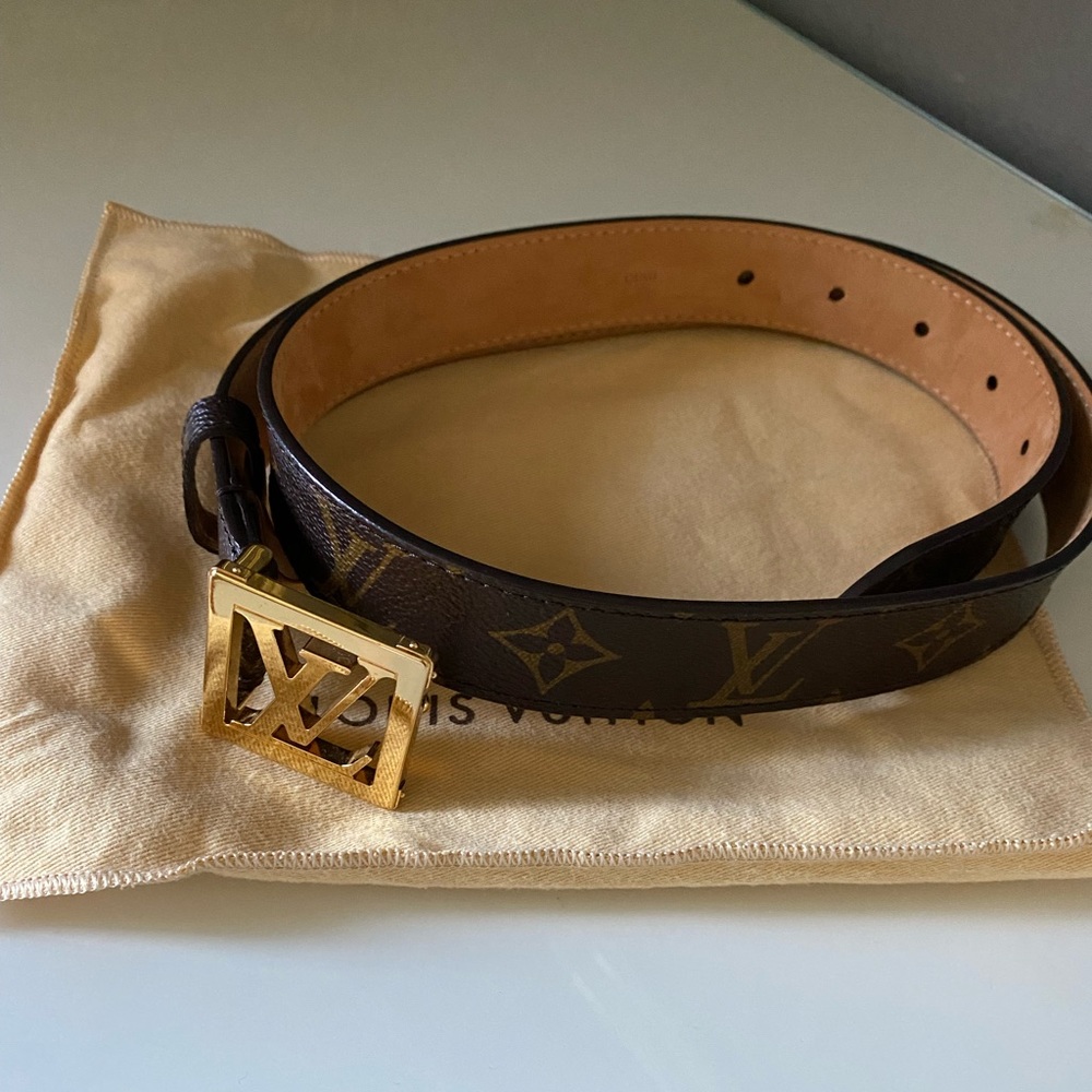 Louis Vuitton Belt size 32/80.